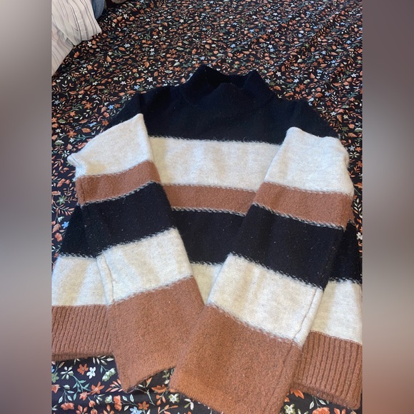 Turtleneck Pullover Sweater - Picture 4 of 6